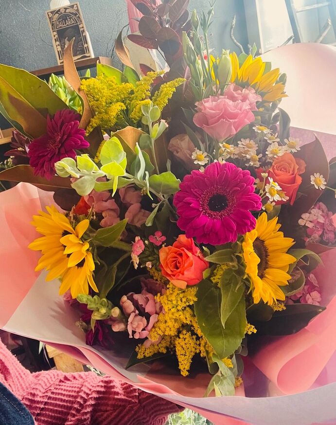 Bouquet of Seasonal Flowers - Large